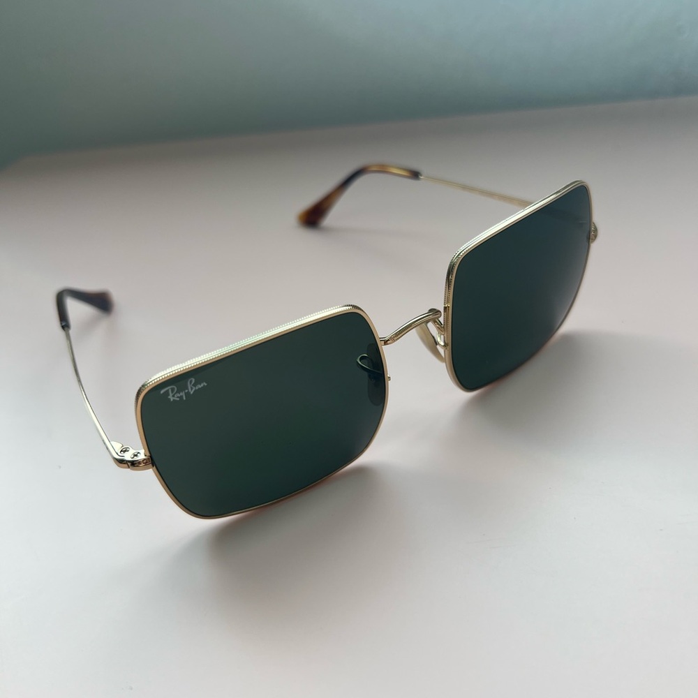 Ray-Ban Classic Gold Frame with Green Lenses